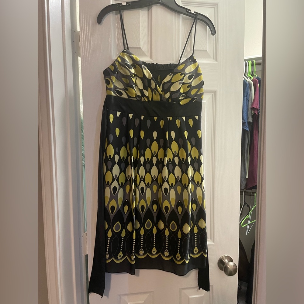 EUC Von Maur Size 9 dress. Spaghetti straps with zip back